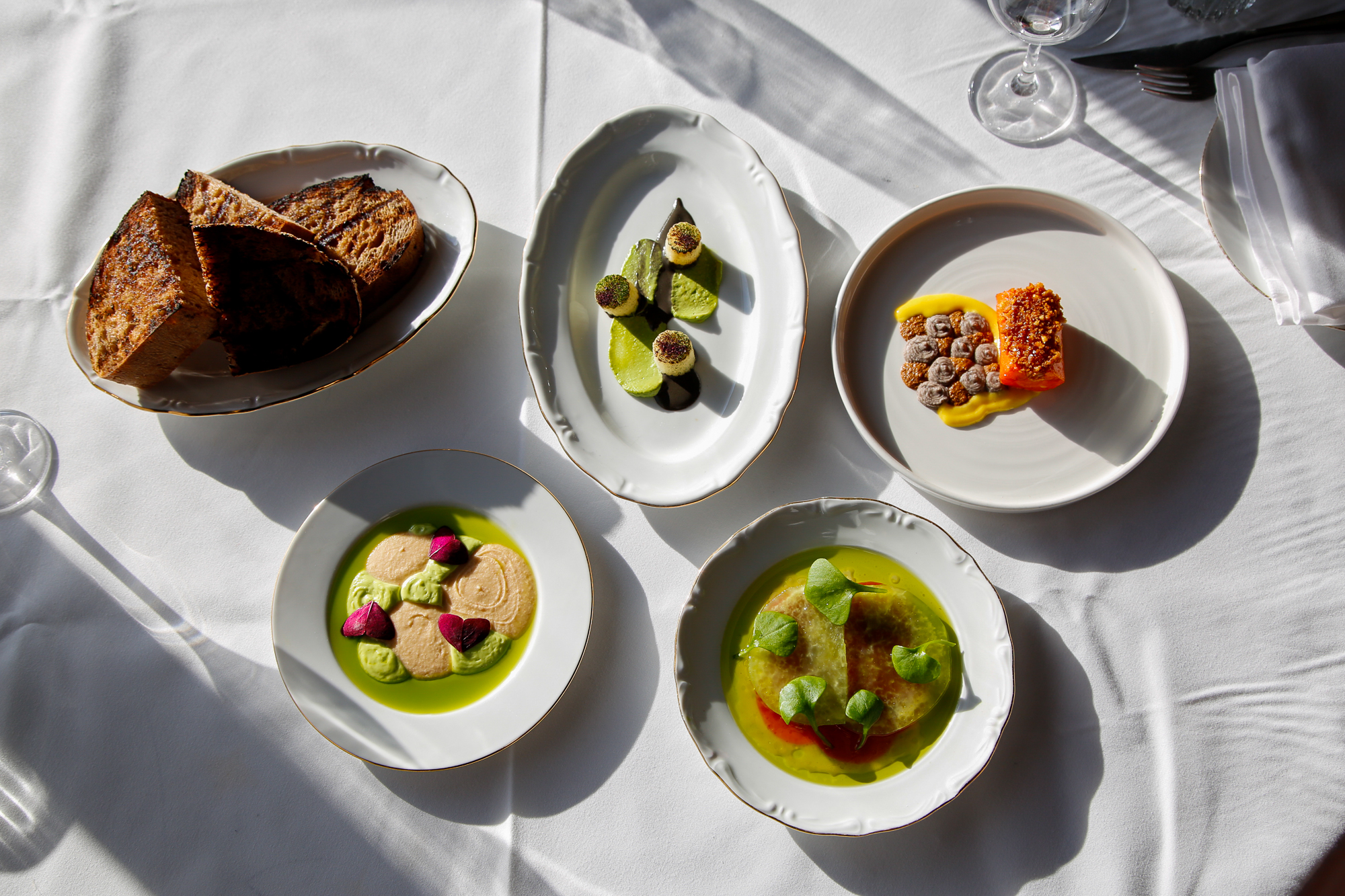 FEU_WEBSITE-01 Gerechten van het groentemenu op tafel bij FEU Utrecht
